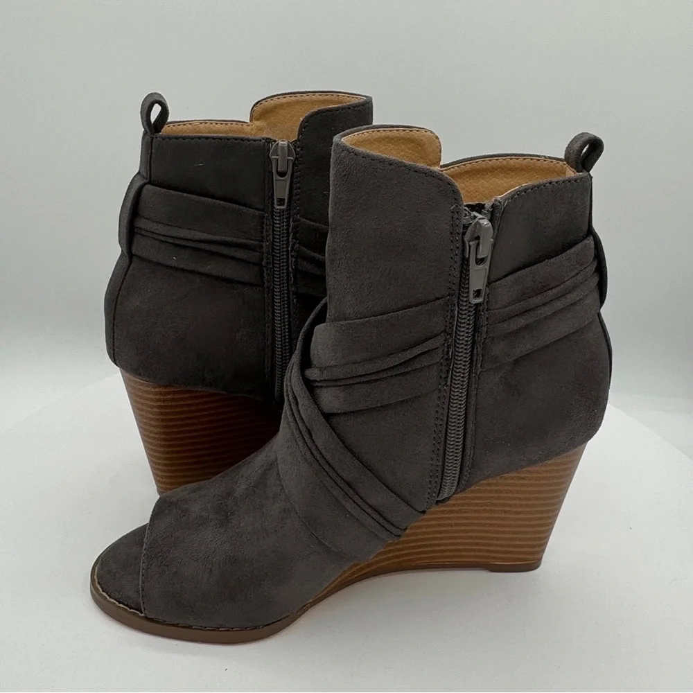 JOURNEE Sabeena Wedge Open Toe Booties Color‎ Grey Size 6 NWT